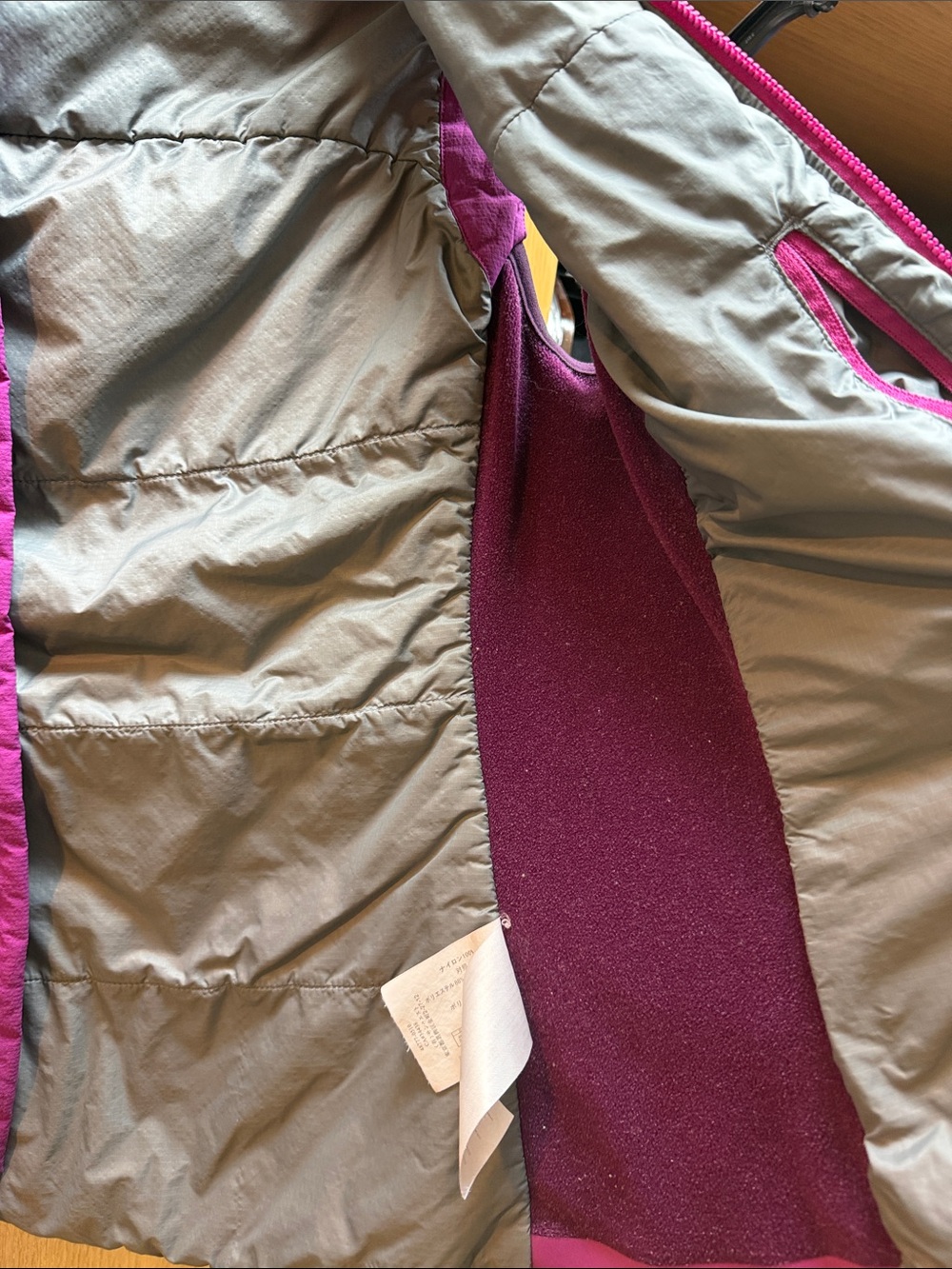 Arc'teryx Magenta/Purple Women's Active Shell Vest - Picture 9 of 12